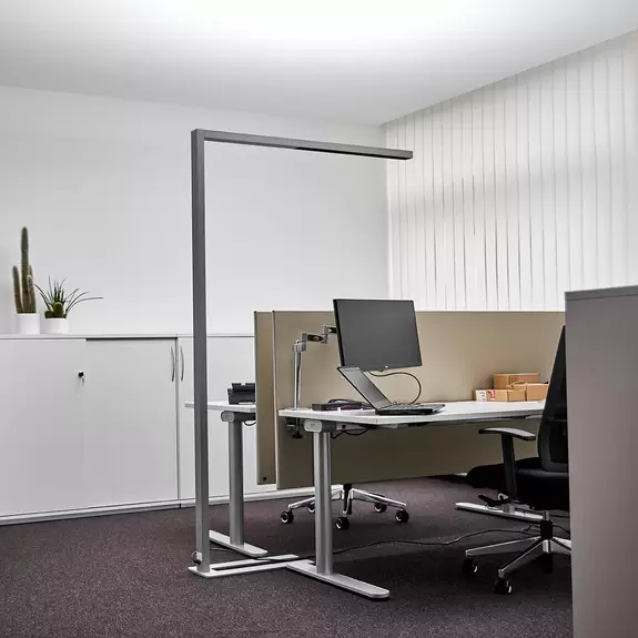 Lampenwelt LED-Büro-Stehlampe Jolinda Sensor, Dimmer, silber Muttertagsangebot