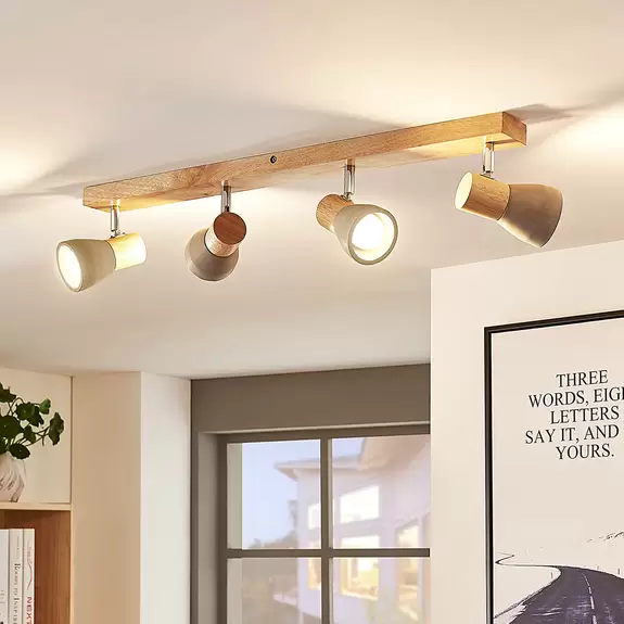 Lampenwelt Lindby Strahler Filiz, 4-flammig, 77 cm lang, Holz, Beton Valentinstagsangebot