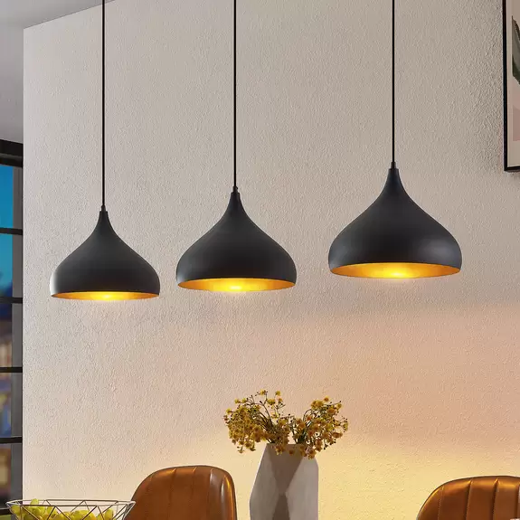 Lampenwelt Lindby Pendelleuchte Elamira, schwarz, Alu, 133 cm, 3-flg Lagerräumung