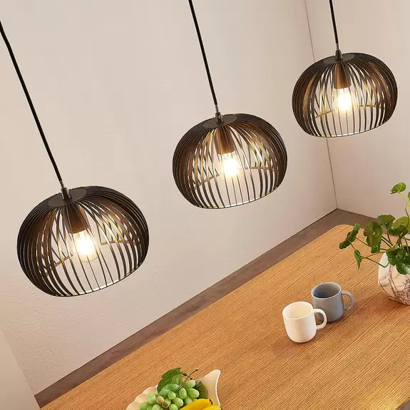 Lampenwelt Pendellampe Jusra aus schwarzem Metall, 3-fl Exklusive Angebote
