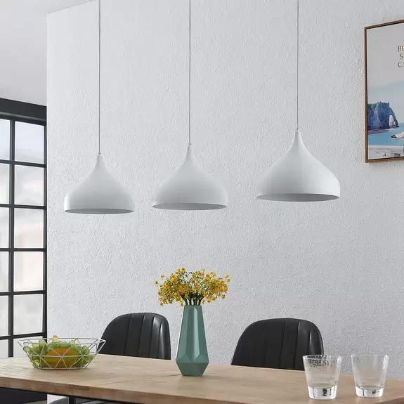 Lampenwelt Lindby Pendelleuchte Elamira, weiß, Alu, 133 cm, 3-flg zollfrei