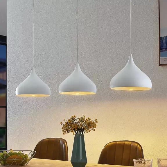 Lampenwelt Lindby Pendelleuchte Elamira, weiß, Alu, 133 cm, 3-flg zollfrei