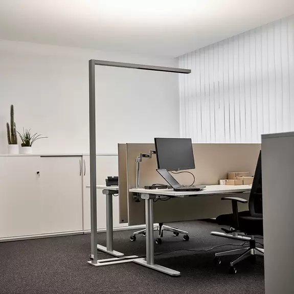 Lampenwelt Büro-LED-Stehleuchte Jolinda, silber, CCT, Sensor, Dimmer Bis zu 50% Rabatt