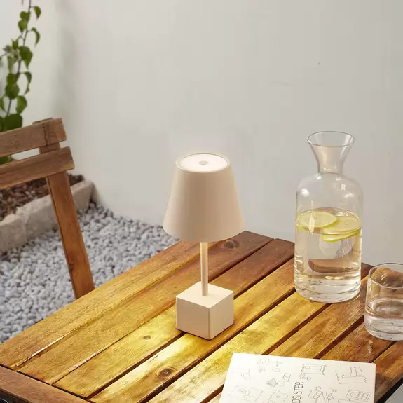 Lampenwelt Lindby LED-Akkutischleuchte Janea CUBE, beige, Metall Rabatt