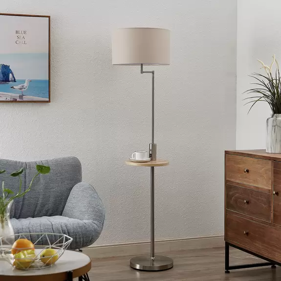 Lampenwelt Lindby Stehlampe Zinia, nickelfarben, Ablage, USB-Anschluss Versandkostenfrei