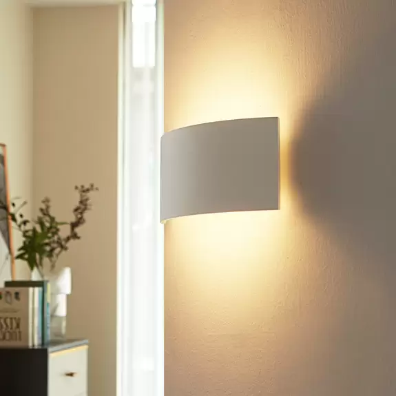 Lampenwelt Zeitlose Wandleuchte Naike aus Gips Begrenzt auf 3 Tage
