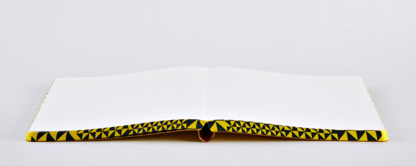Nuuna Notizbuch Graphic L The Happy Book by Stefan Sagmeister Vatertagsangebot