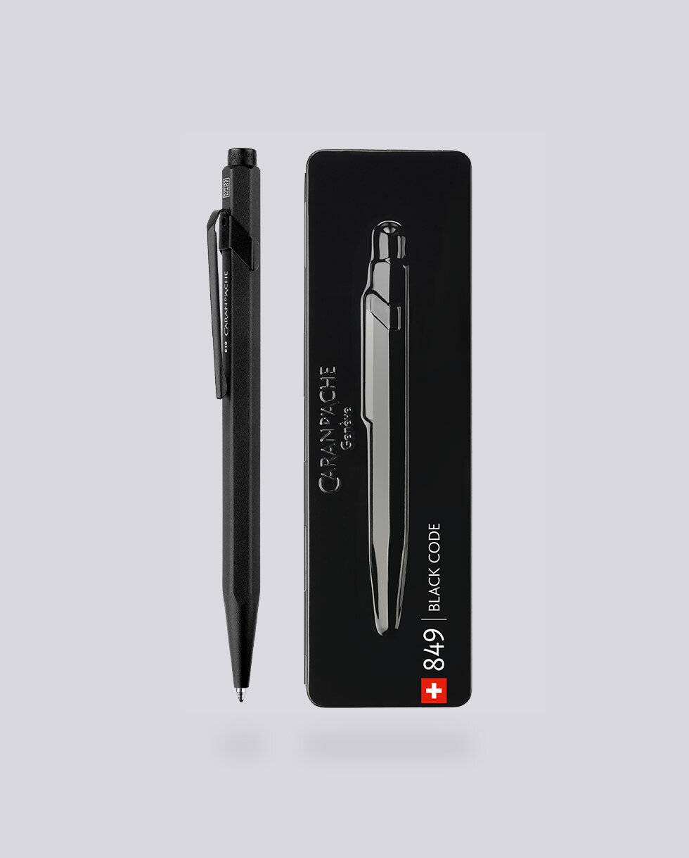 Nuuna Kugelschreiber Caran d'Ache 849 Black Code mit Etui