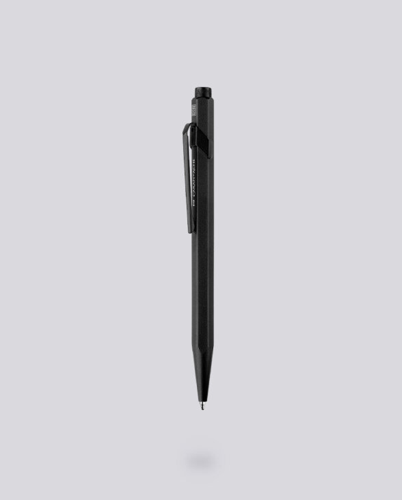 Nuuna Kugelschreiber Caran d'Ache 849 Black Code mit Etui Räumungsverkauf