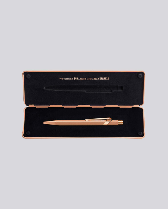 Nuuna Kugelschreiber Caran d'Ache 849 Brut Rosé mit Etui Kauf eins, bekomm eins gratis