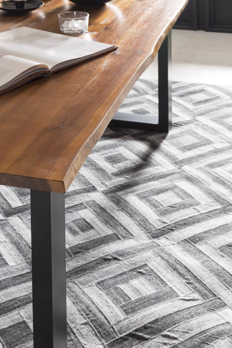 Salesfever Esstisch 140 x 80 cm Baumkante Akazie massiv cognac schwarz LANDO Rabatt